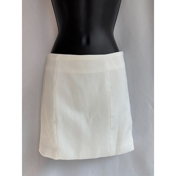 Pretty Little Thing NEW White Mini Skirt 6 Classy Bridal Lined Classy Basics - Picture 1 of 10